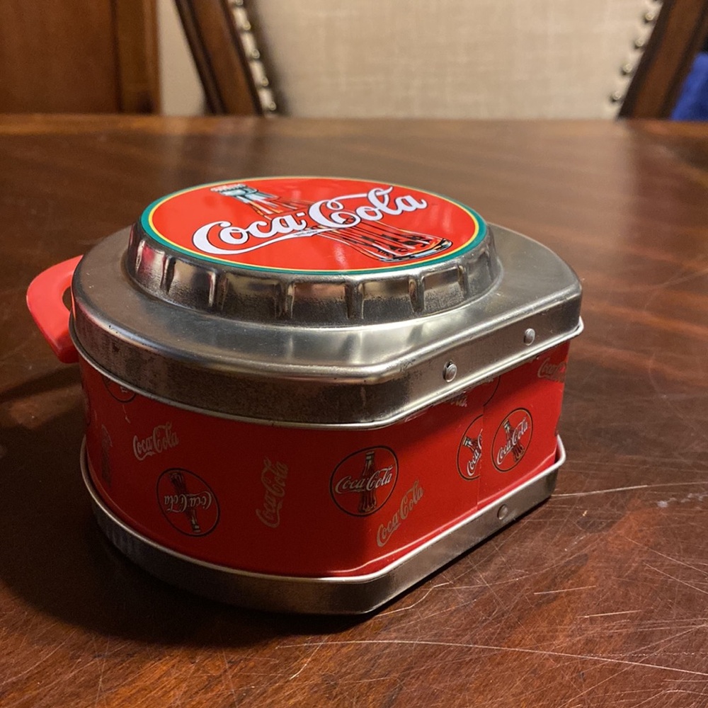 Coca Cola small lunch box round. - Picture 5 of 5